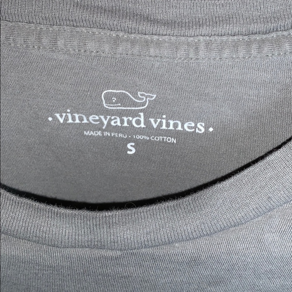 Women’s vineyard vine long sleeve logo tee